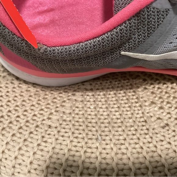 Nike Women's Athletic Sneakers in Gray/ Pink size 8 - Picture 15 of 15
